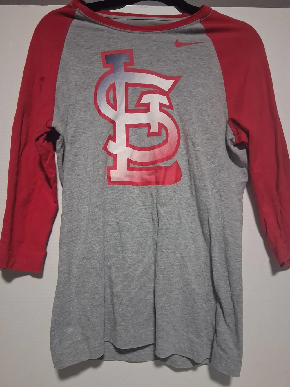 Cardnials Red Embroidered Cap & Grey Nike Tee L. Set Bundle